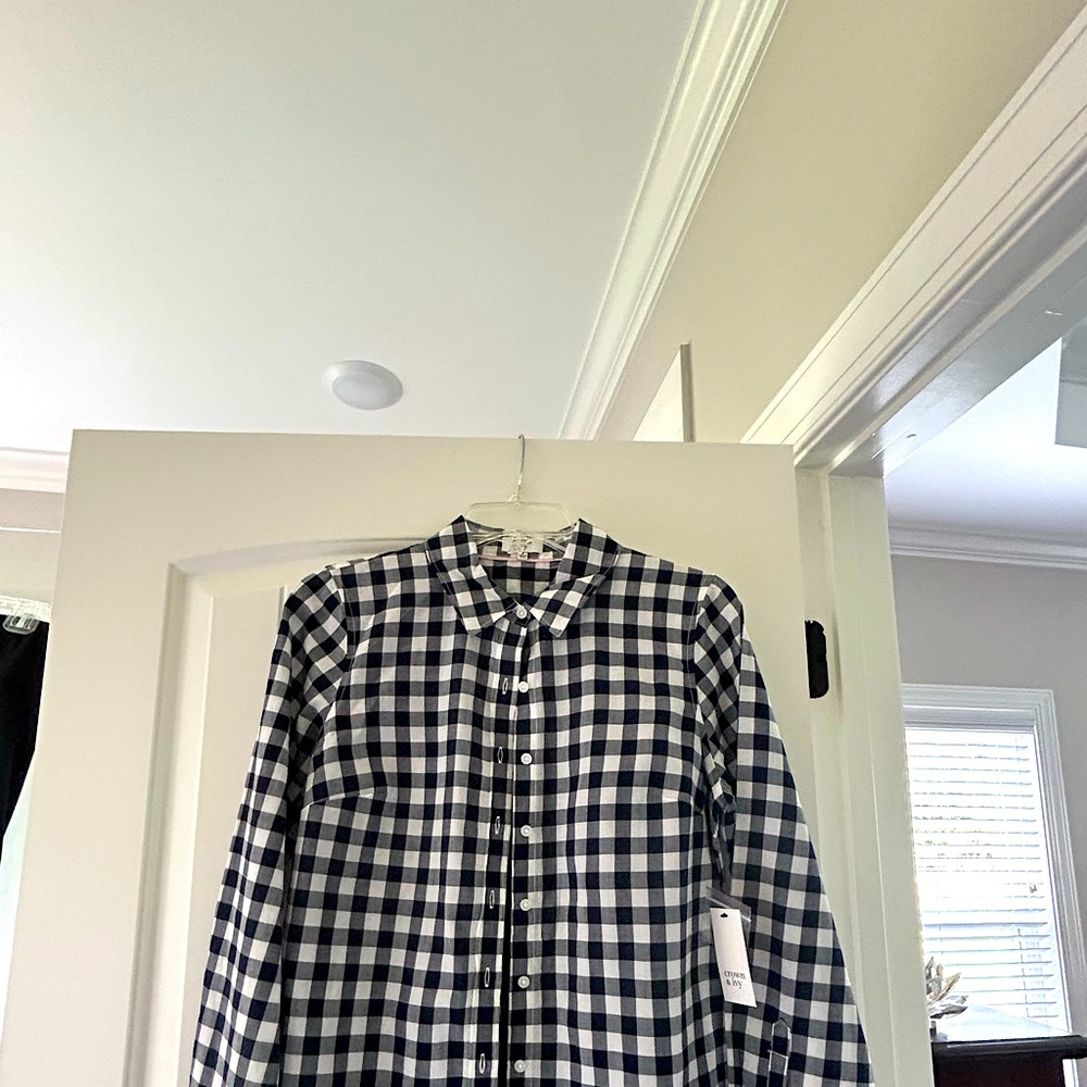 Crown and Ivy  Classic Long Sleeve Blouse